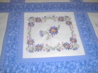 Image of jolynchfloral4quilt1.jpg
