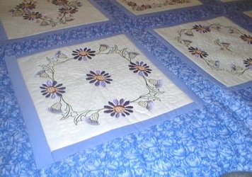 Image of jolynchfloral4quilt2.jpg